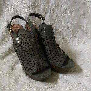 Elegant Women's Wedge Sandals in Dark Green